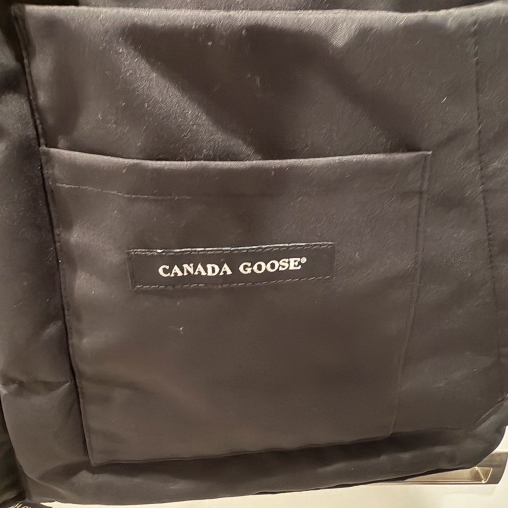 Canada Goose Black Quilted Vest - Picture 3 of 7